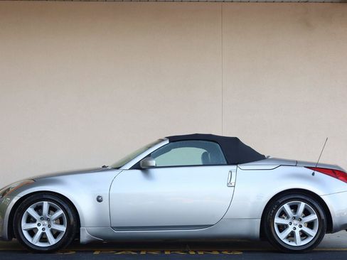 Used 2004 Nissan 350Z Touring RWD image 2
