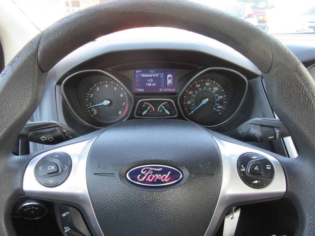 Used 2014 Ford Focus SE w/ SE Winter Package FWD image 12