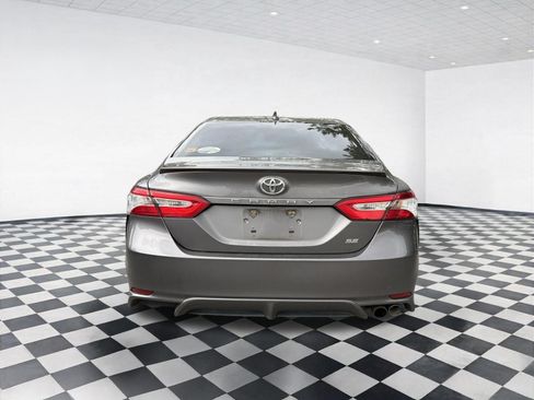 Used 2020 Toyota Camry SE FWD image 5