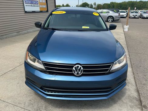 Used 2016 Volkswagen Jetta SE FWD image 2