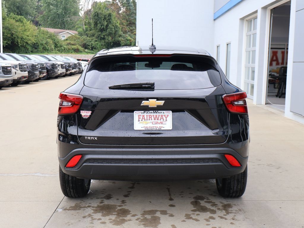 New 2026 Chevrolet Trax LS w/ LS Convenience Package FWD image 9