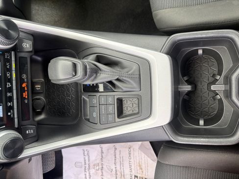 Used 2025 Toyota RAV4 LE AWD/4WD image 15