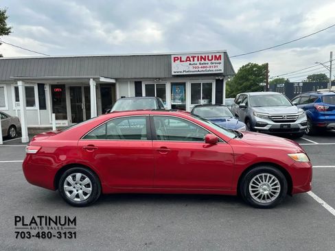Used 2011 Toyota Camry LE FWD image 10