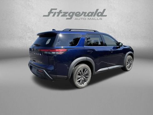 Used 2022 Nissan Pathfinder SV AWD/4WD image 8
