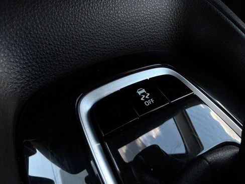 Used 2025 Toyota Corolla LE FWD image 27