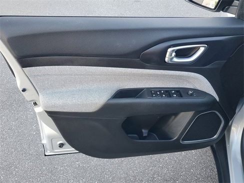 Used 2024 Jeep Compass Sport image 13