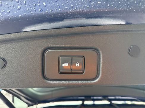 Used 2024 Nissan Pathfinder SL image 17