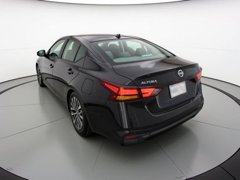 Used 2025 Nissan Altima 2.5 SV image 6