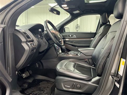 Used 2019 Ford Explorer Limited w/ Class III Trailer Tow Package image 20