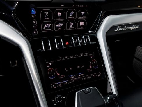 Used 2020 Lamborghini Urus image 28