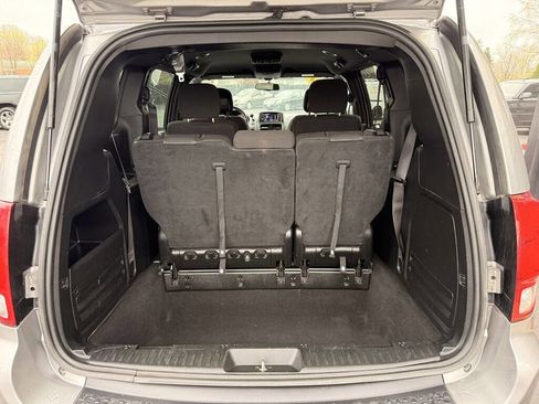 Used 2018 Dodge Grand Caravan SE image 18