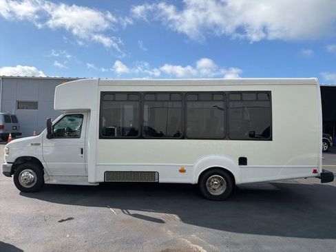 Used 2014 Ford E-450 and Econoline 450 Super Duty w/ Shuttle Bus Prep Package RWD image 5