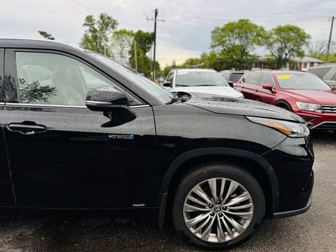 Used 2021 Toyota Highlander Platinum AWD/4WD image 3