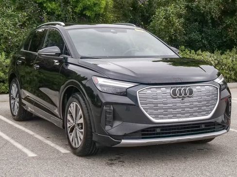 Used 2023 Audi Q4 e-tron Premium Plus w/ Premium Plus image 3