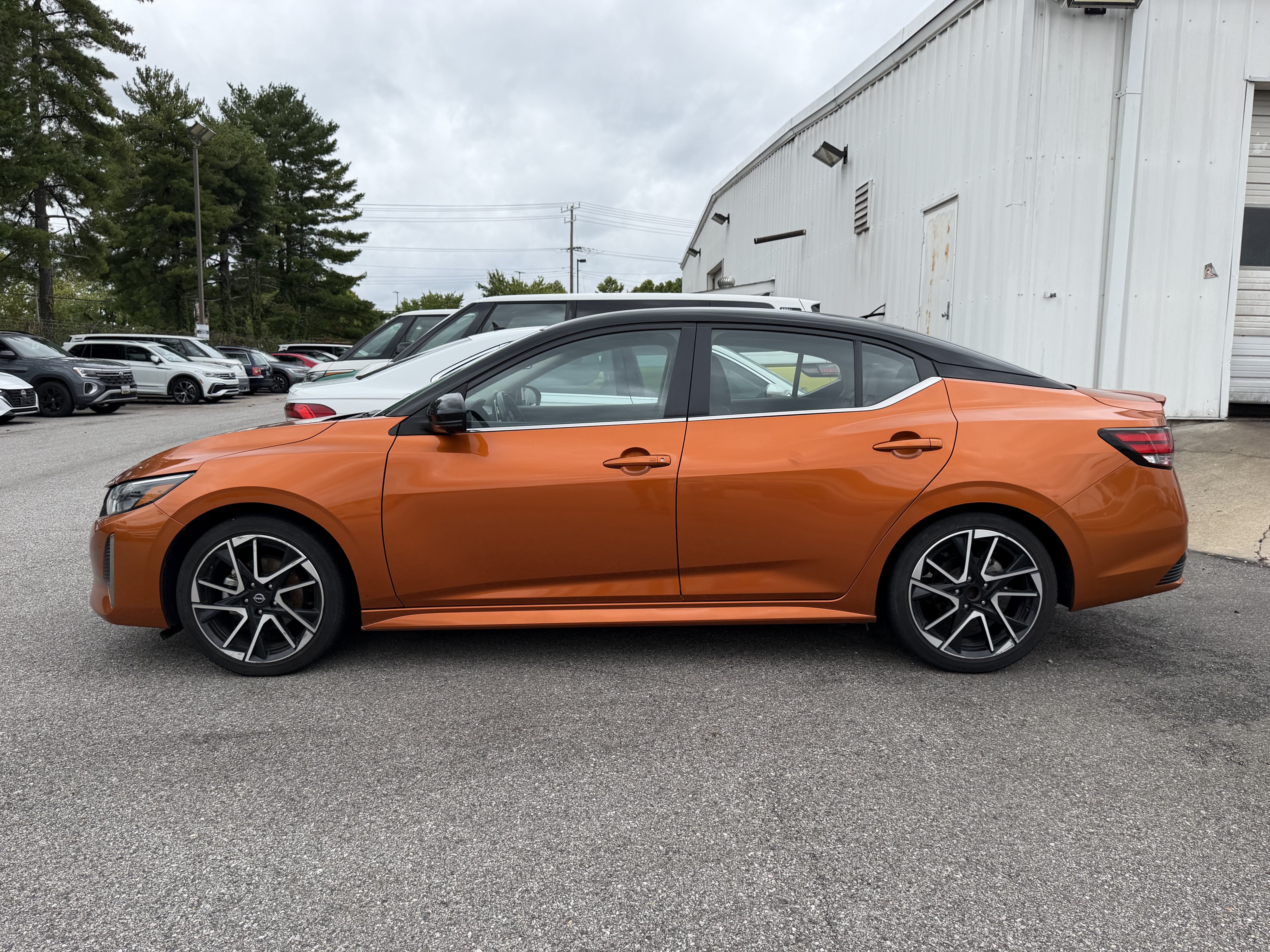Used 2025 Nissan Sentra SR w/ SR Premium Package FWD image 3