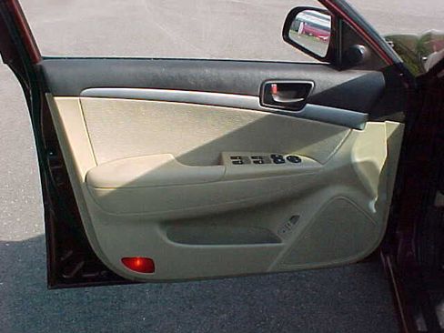 Used 2010 Hyundai Sonata GLS image 18