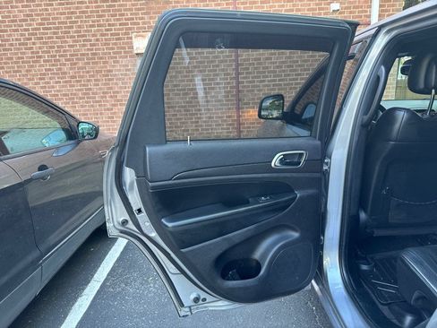 Used 2017 Jeep Grand Cherokee Altitude AWD/4WD image 13
