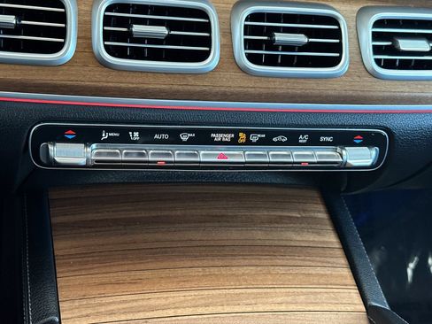 Used 2025 Mercedes-Benz GLS 450 4MATIC image 25