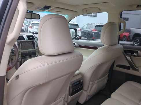 Used 2011 Lexus GX 460 w/ Comfort Plus Pkg image 17