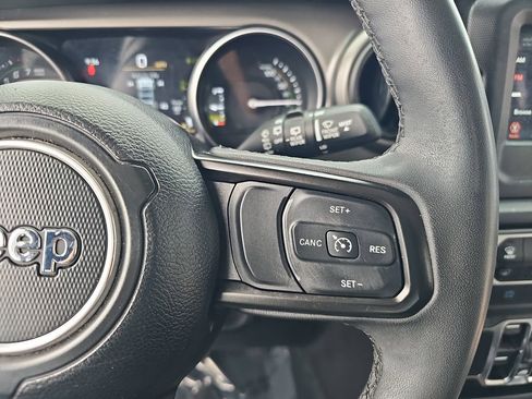 Used 2023 Jeep Wrangler Unlimited w/ Cold Weather Group image 17