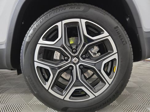 Used 2025 Rivian R1S Adventure AWD/4WD image 10