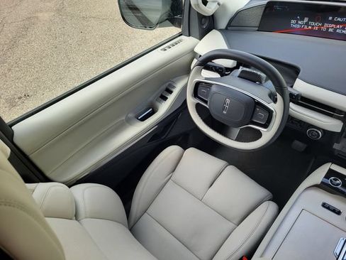 New 2026 Lincoln Navigator Reserve w/ Jet Appearance Package AWD/4WD image 10