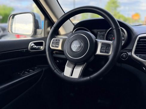 Used 2012 Jeep Grand Cherokee Laredo AWD/4WD image 19
