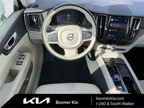 Used 2022 Volvo XC60 B5 Momentum image 14