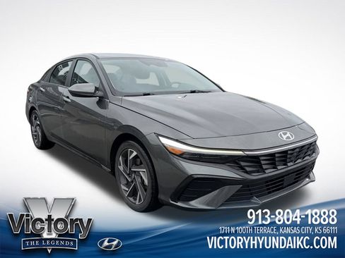 Used 2024 Hyundai Elantra SEL w/ Convenience Package FWD image 3