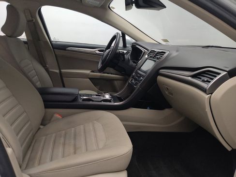 Used 2019 Ford Fusion SE image 21