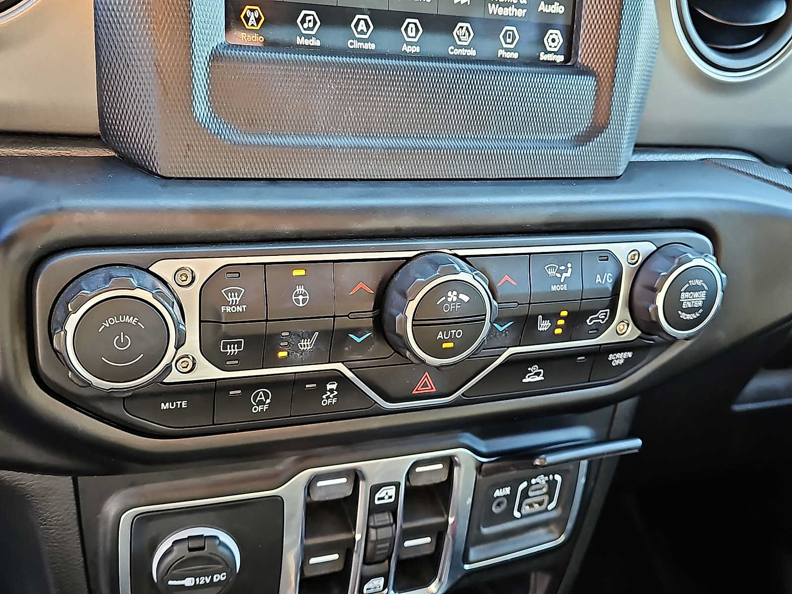 Used 2021 Jeep Gladiator Sport AWD/4WD image 15