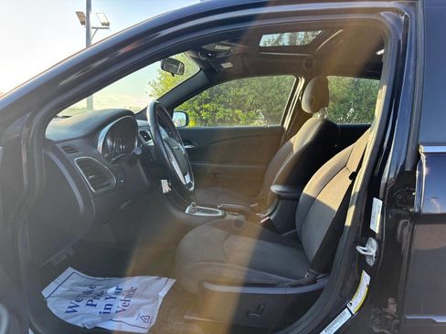 Used 2012 Chrysler 200 Touring FWD image 13