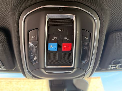 Used 2022 Jeep Grand Cherokee Altitude AWD/4WD image 26