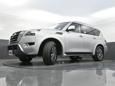 Used 2024 Nissan Armada SL w/ Captain's Chairs Package image 30