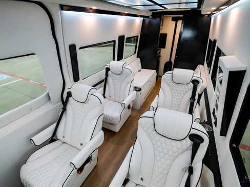 Used 2023 Mercedes-Benz Sprinter 3500 image 69
