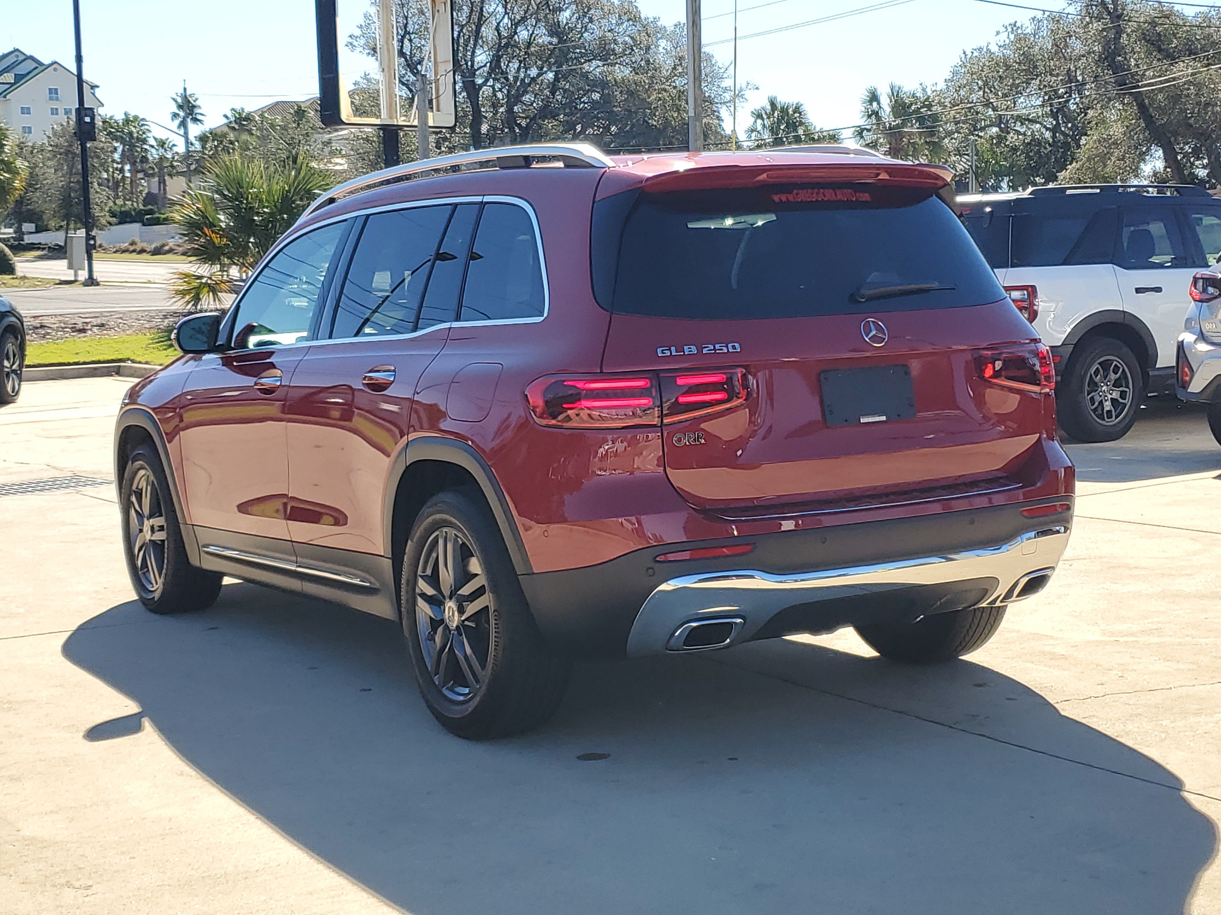 Used 2024 Mercedes-Benz GLB 250 image 3