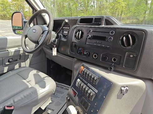 Used 2012 Ford E-450 and Econoline 450 Super Duty w/ Ambulance Prep Pkg image 24