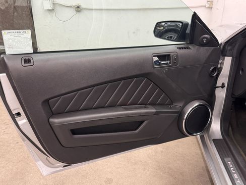 Used 2013 Ford Mustang GT Premium w/ Comfort Pkg image 12