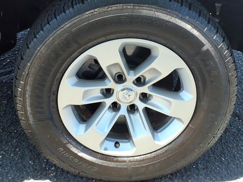 Used 2022 RAM 1500 Big Horn AWD/4WD image 9