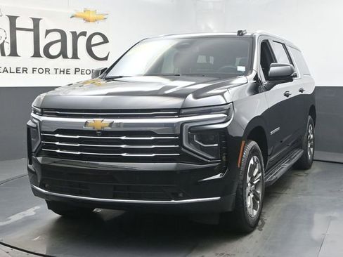 Used 2025 Chevrolet Suburban LT w/ Comfort Package image 7