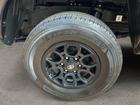 Used 2022 Toyota Tacoma SR5 w/ Technology Package RWD image 9