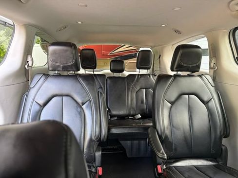 Certified 2023 Chrysler Pacifica Touring-L FWD image 13