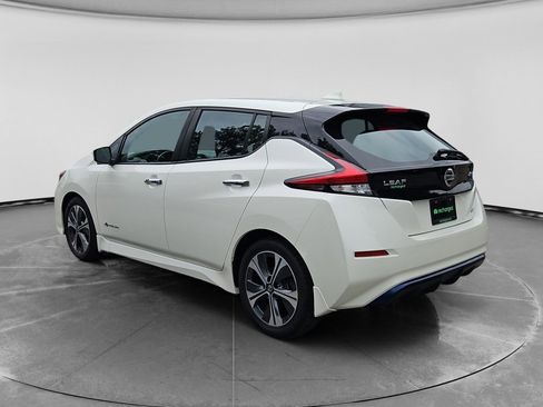 Used 2018 Nissan Leaf SV w/ SV Technology Package FWD image 2