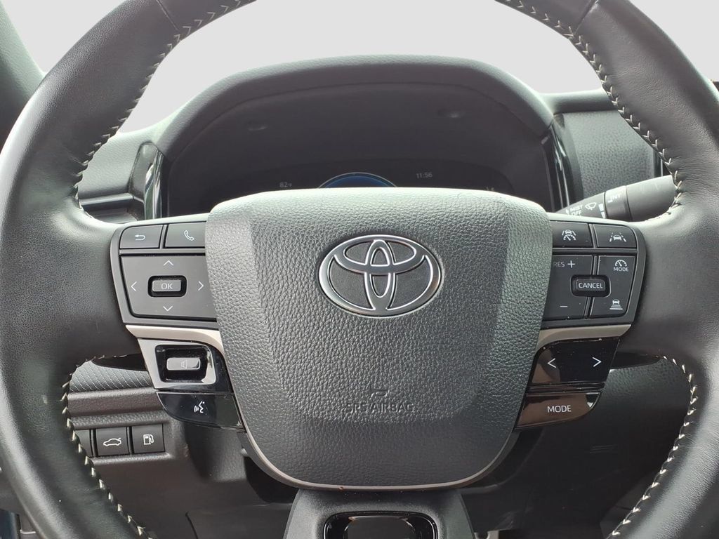 Used 2025 Toyota Camry SE FWD image 22