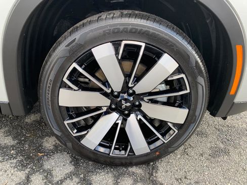 New 2025 Mitsubishi Outlander SE image 26