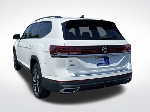 Used 2024 Volkswagen Atlas SE w/ Panoramic Sunroof Package FWD image 4