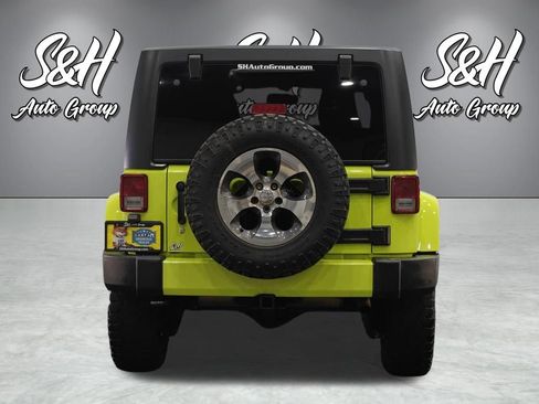 Used 2016 Jeep Wrangler Unlimited Sahara w/ Connectivity Group AWD/4WD image 13
