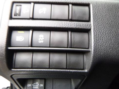 Used 2025 Toyota Tacoma TRD Off-Road AWD/4WD image 17