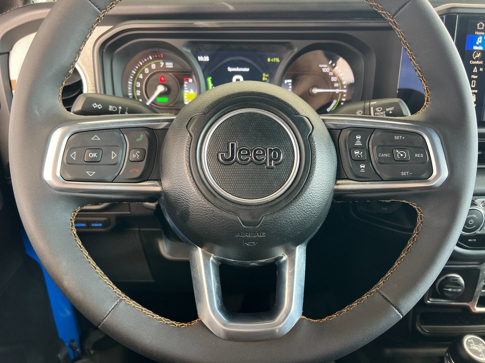 Used 2024 Jeep Wrangler Unlimited Sahara w/ Technology Group AWD/4WD image 26