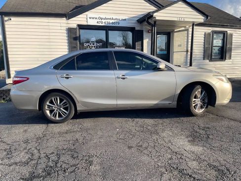 Used 2015 Toyota Camry SE FWD image 9